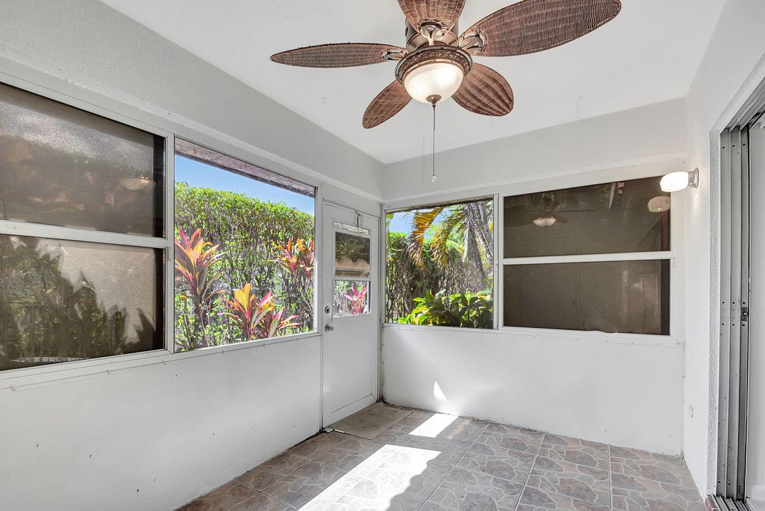 For Sale: $175,000 (2 beds, 2 baths, 941 Square Feet)