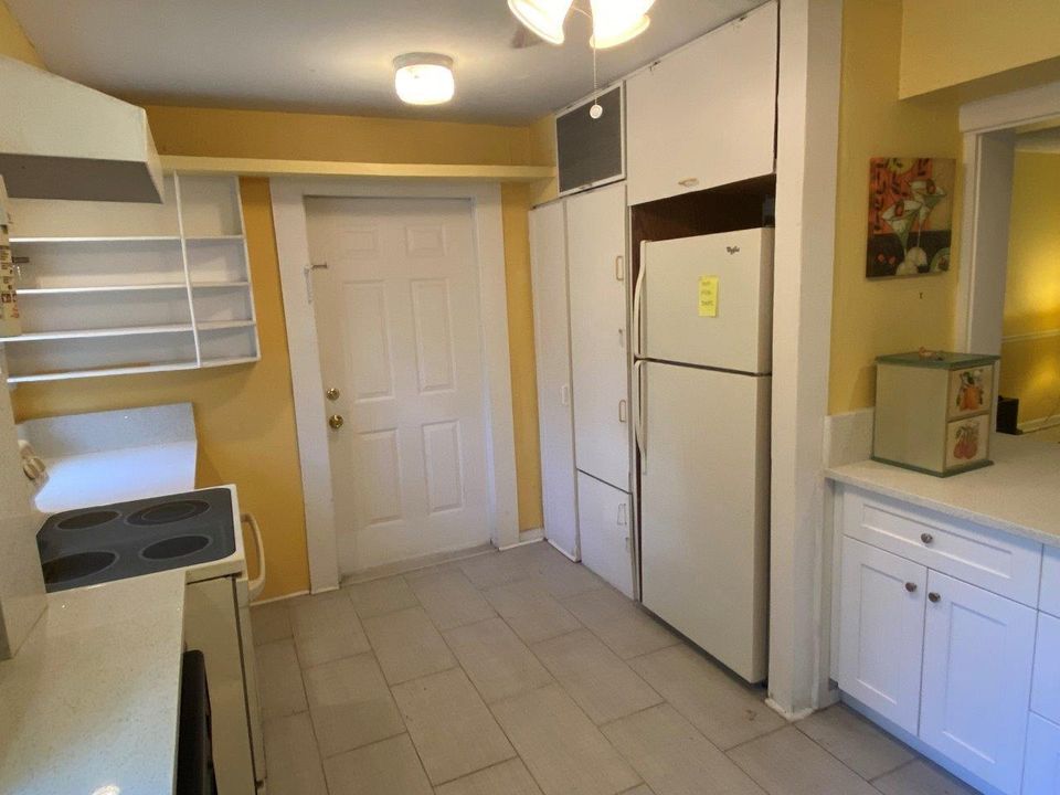 For Rent: $3,400 (2 beds, 1 baths, 1120 Square Feet)