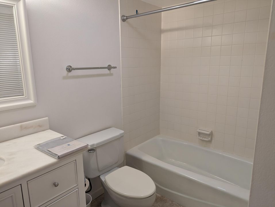 Active With Contract: $2,800 (2 beds, 2 baths, 1240 Square Feet)