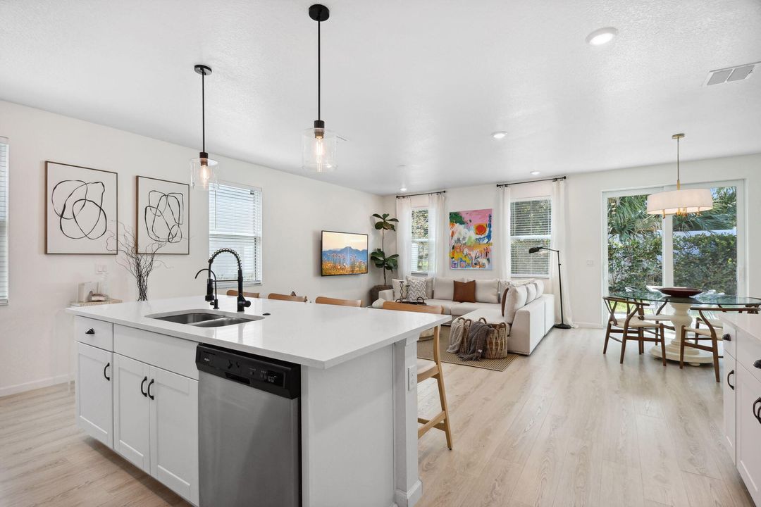 For Sale: $589,500 (3 beds, 2 baths, 1758 Square Feet)