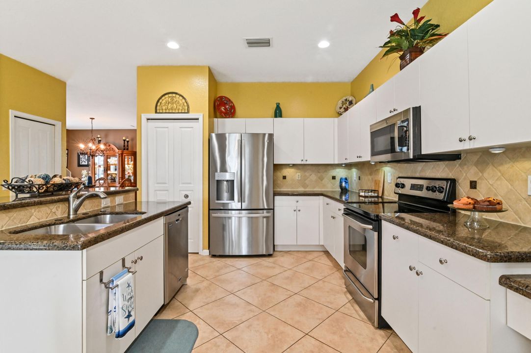 For Sale: $625,000 (5 beds, 3 baths, 2674 Square Feet)