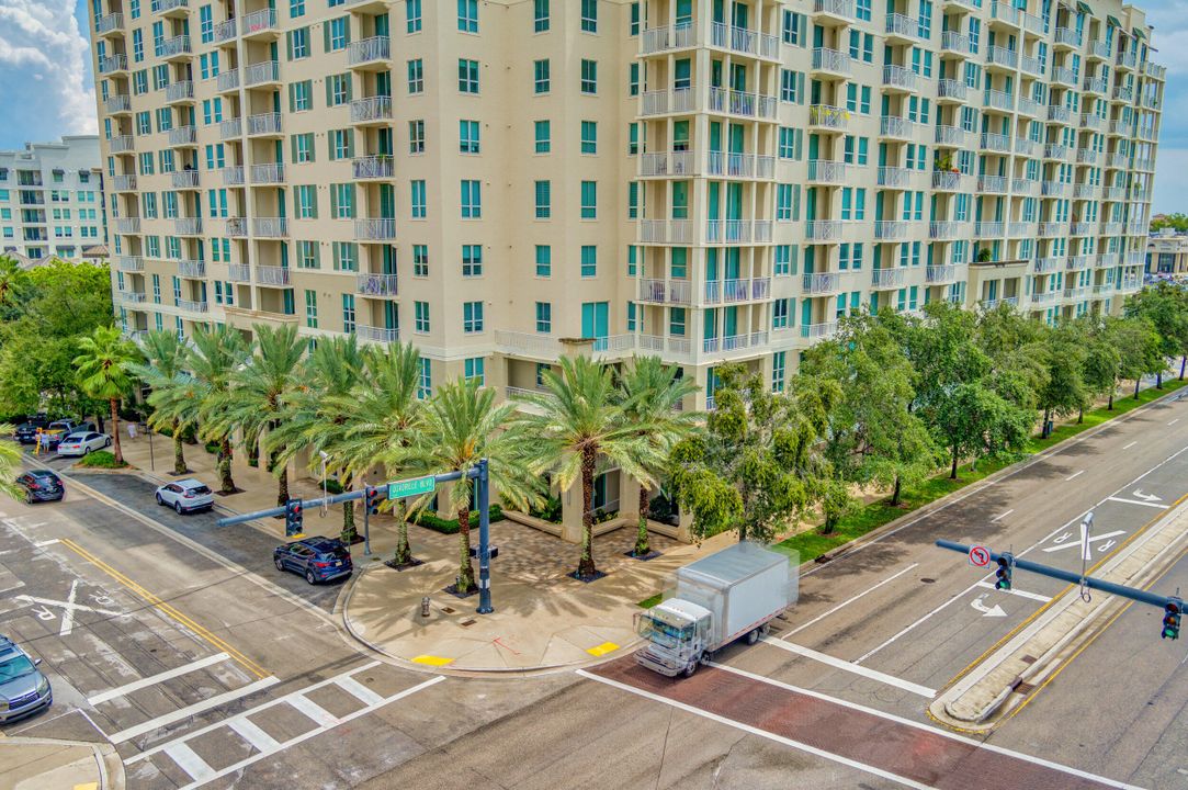 Active With Contract: $2,400 (1 beds, 1 baths, 690 Square Feet)