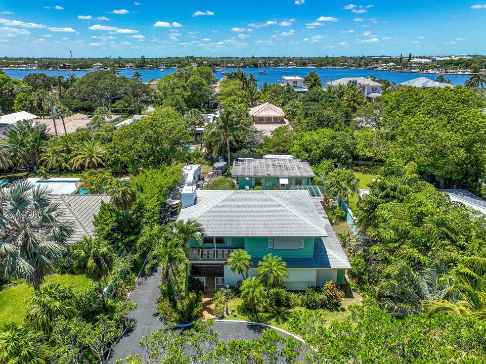 For Sale: $1,375,000 (2 beds, 2 baths, 1461 Square Feet)