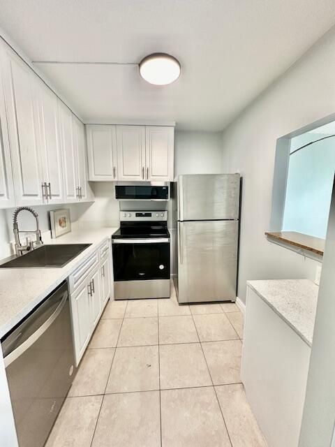 For Rent: $1,550 (1 beds, 1 baths, 715 Square Feet)