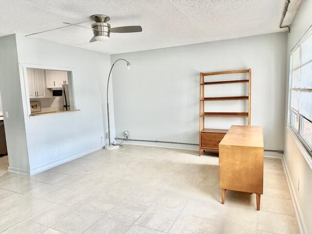 For Rent: $1,600 (1 beds, 1 baths, 715 Square Feet)