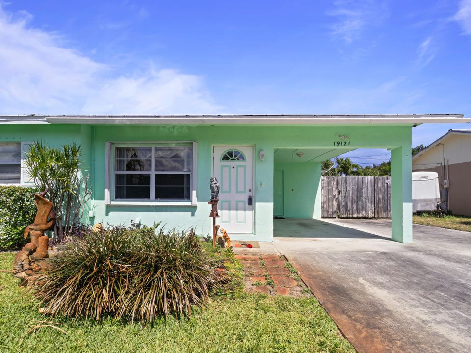 Active With Contract: $499,900 (3 beds, 1 baths, 1012 Square Feet)