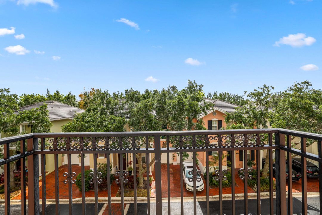 For Sale: $699,000 (3 beds, 2 baths, 1752 Square Feet)