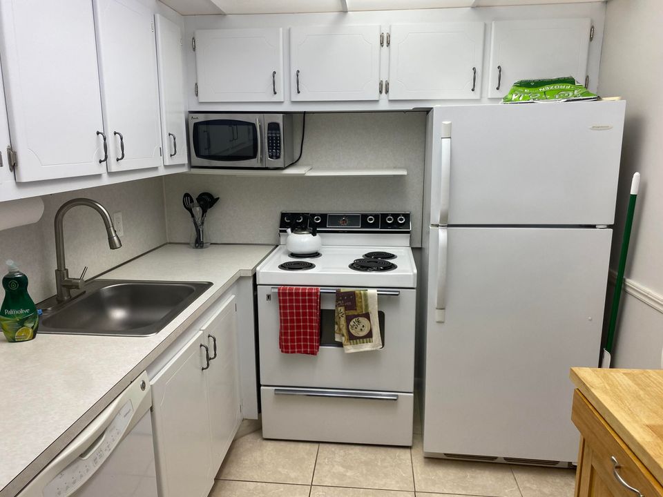 For Rent: $1,450 (1 beds, 1 baths, 700 Square Feet)
