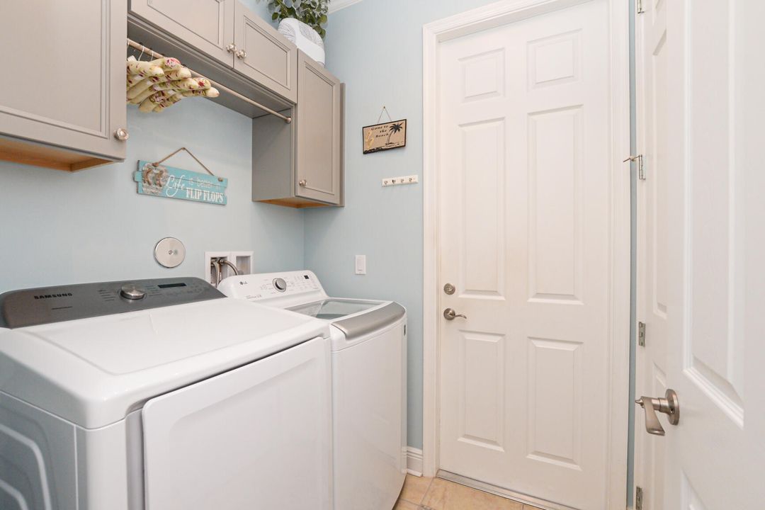 For Sale: $420,000 (2 beds, 2 baths, 1484 Square Feet)