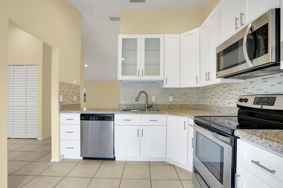 For Rent: $2,250 (2 beds, 2 baths, 1298 Square Feet)