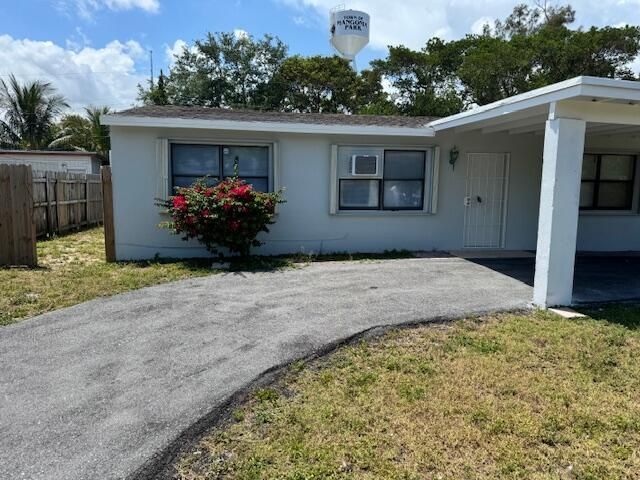 For Sale: $379,000 (3 beds, 2 baths, 936 Square Feet)