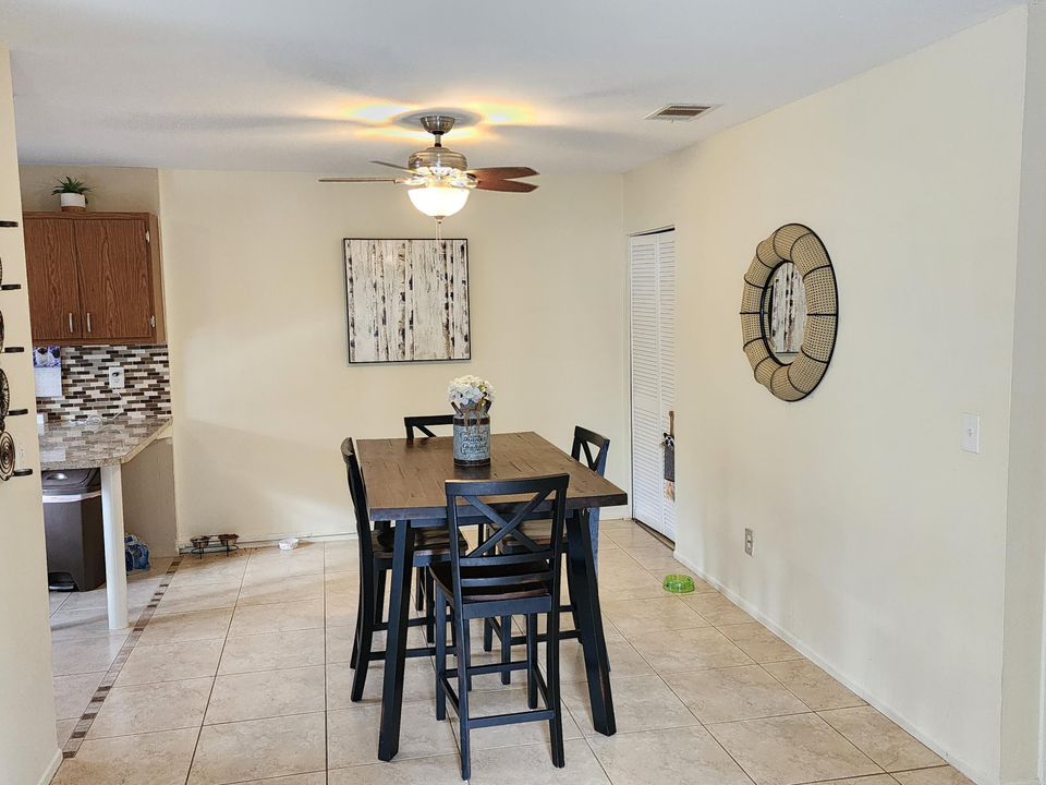 For Sale: $255,000 (2 beds, 2 baths, 1041 Square Feet)