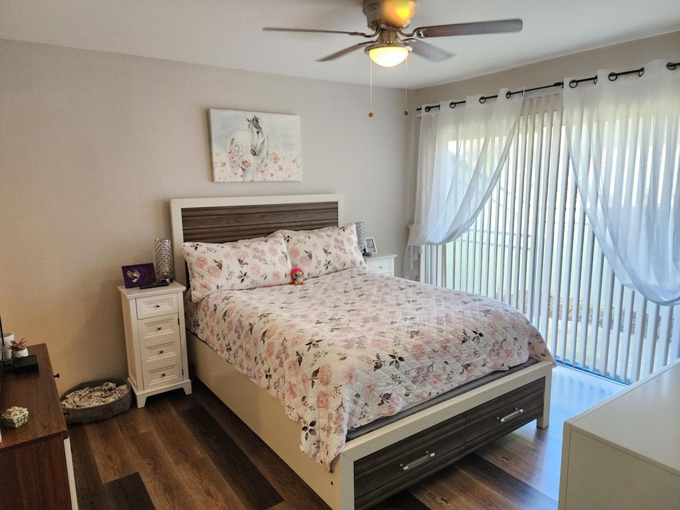 For Sale: $255,000 (2 beds, 2 baths, 1041 Square Feet)