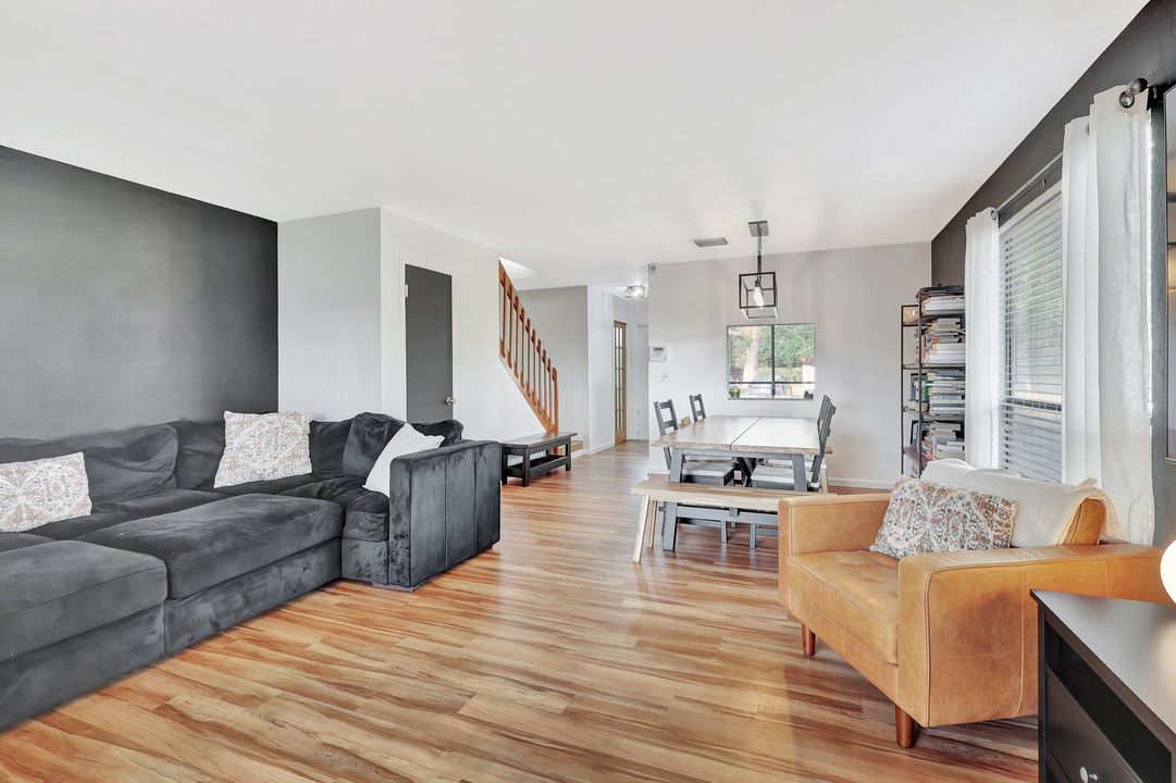 Active With Contract: $339,000 (3 beds, 2 baths, 1396 Square Feet)