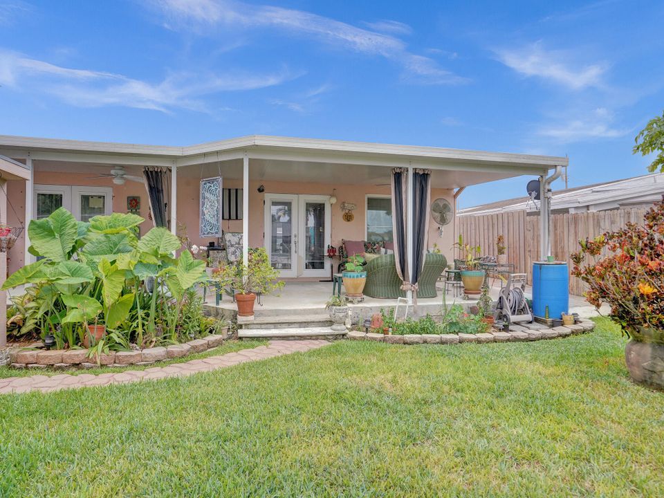 For Sale: $675,000 (3 beds, 2 baths, 1393 Square Feet)