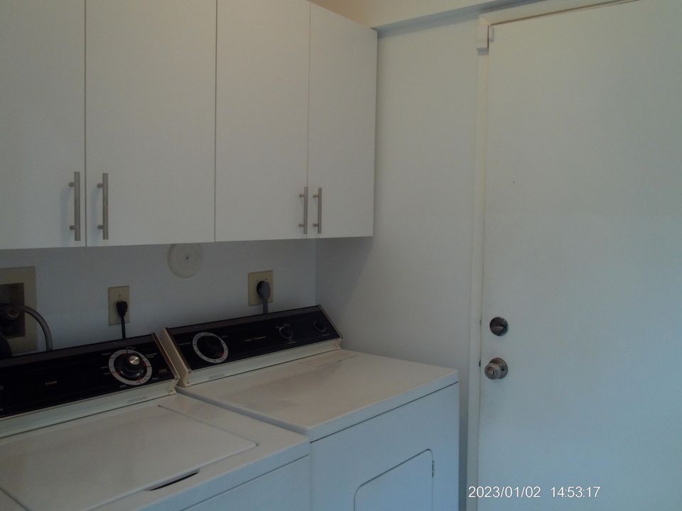 For Sale: $359,900 (2 beds, 2 baths, 1310 Square Feet)