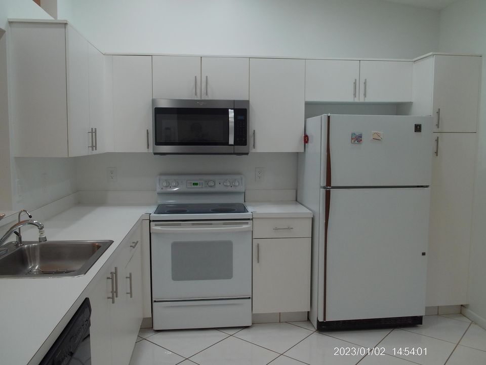 For Sale: $359,900 (2 beds, 2 baths, 1310 Square Feet)