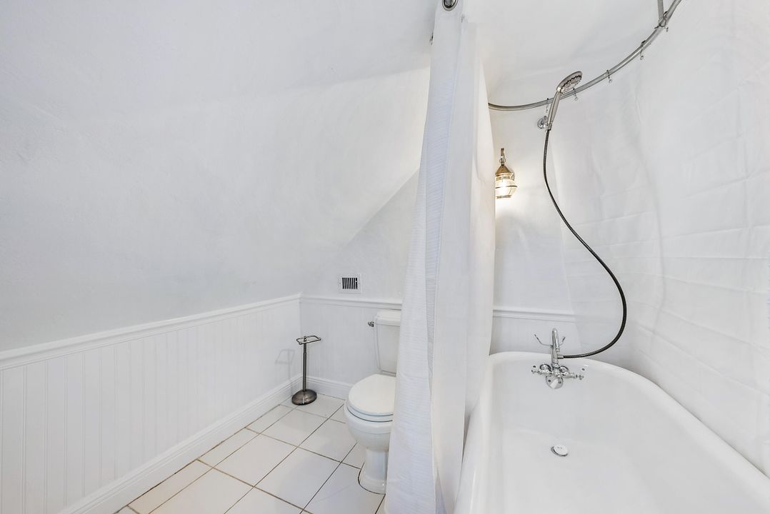 В аренду: $3,100 (3 спален, 2 ванн, 1698 Квадратных фут)