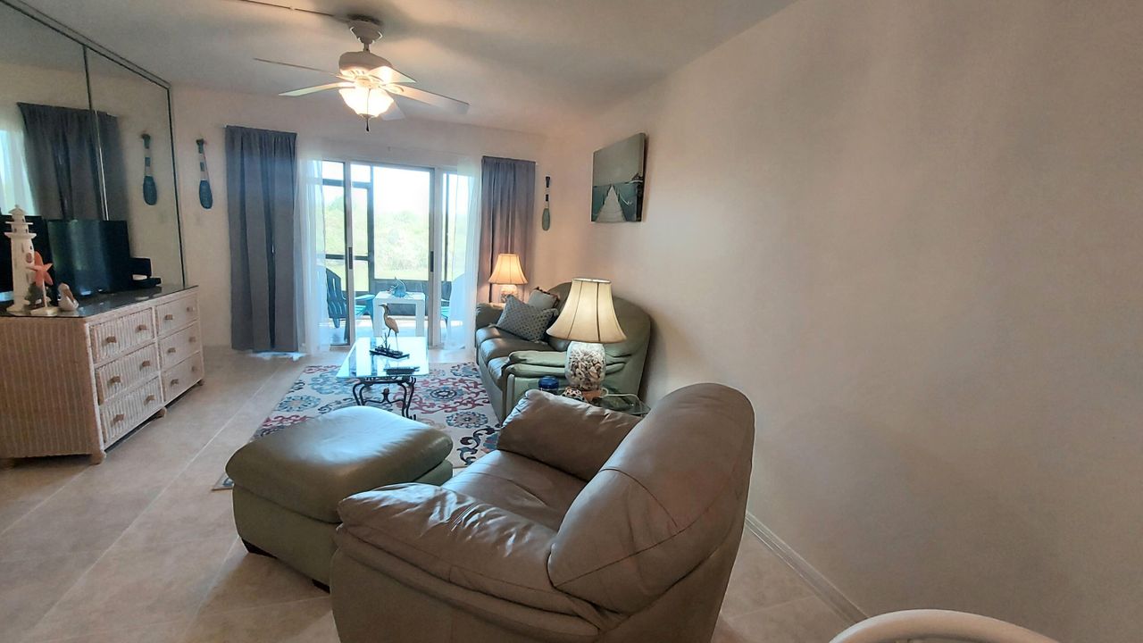 For Sale: $398,000 (2 beds, 2 baths, 1154 Square Feet)