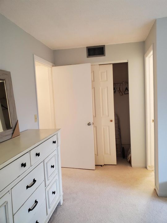 For Rent: $2,500 (2 beds, 2 baths, 982 Square Feet)