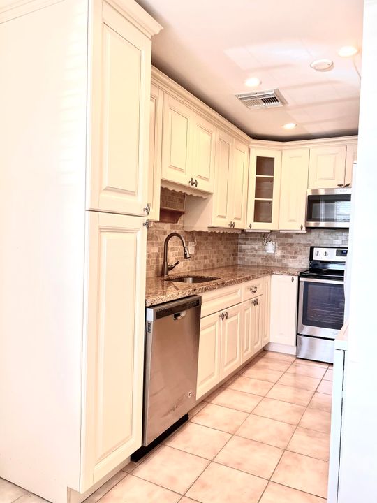 For Sale: $249,900 (2 beds, 2 baths, 1148 Square Feet)