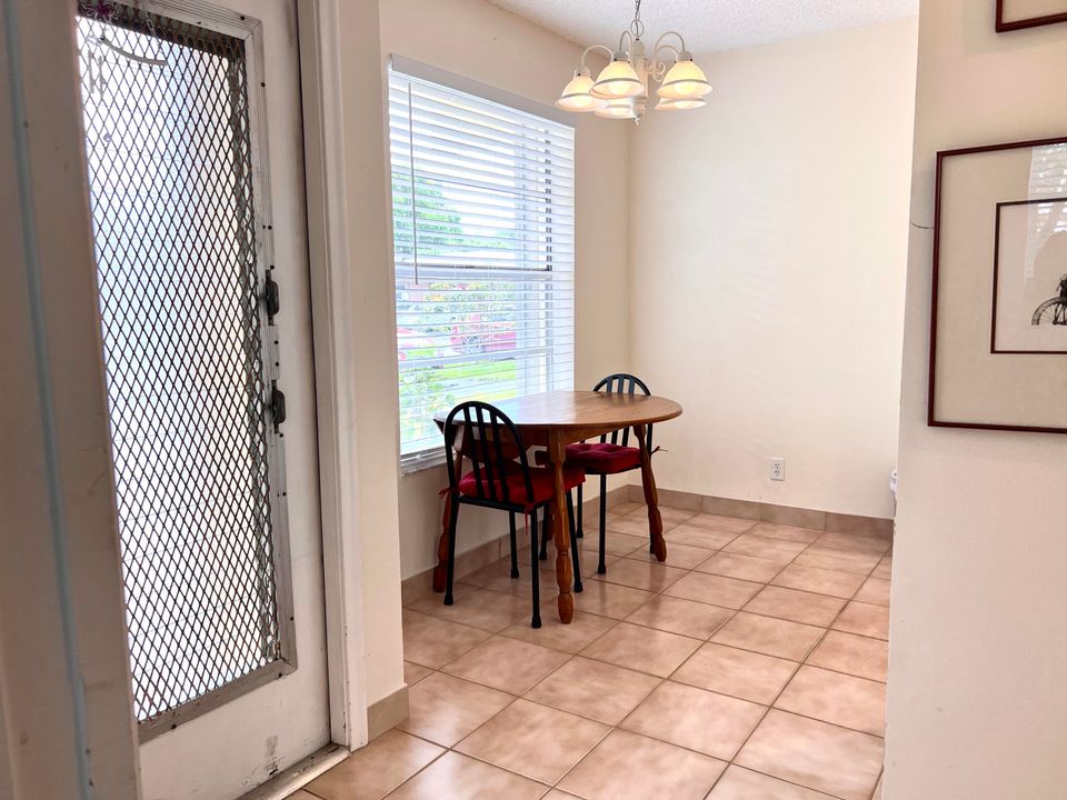 For Sale: $249,900 (2 beds, 2 baths, 1148 Square Feet)