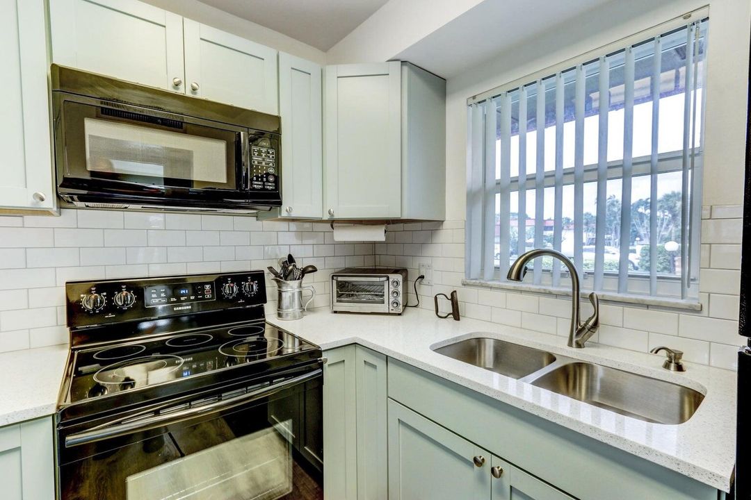 Active With Contract: $142,500 (1 beds, 1 baths, 660 Square Feet)