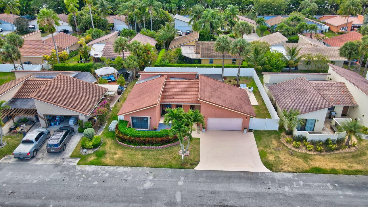 For Sale: $599,000 (3 beds, 2 baths, 1828 Square Feet)