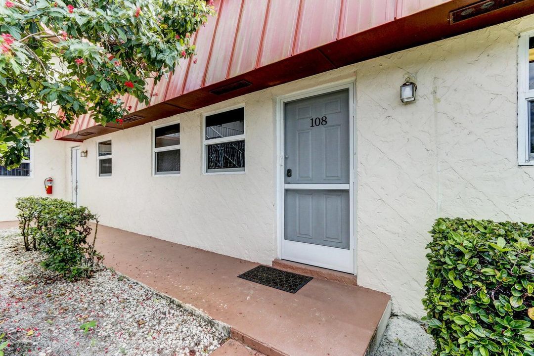 Active With Contract: $142,500 (1 beds, 1 baths, 660 Square Feet)
