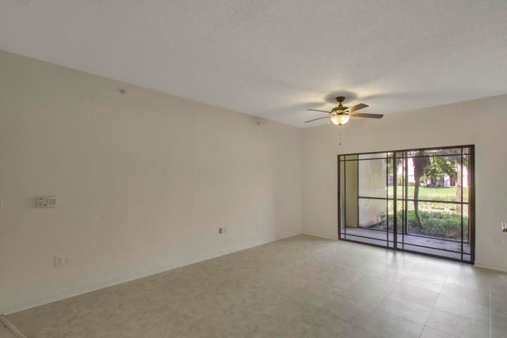 For Rent: $2,200 (1 beds, 1 baths, 878 Square Feet)