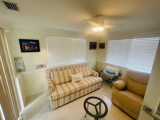 For Rent: $3,000 (3 beds, 1 baths, 1055 Square Feet)