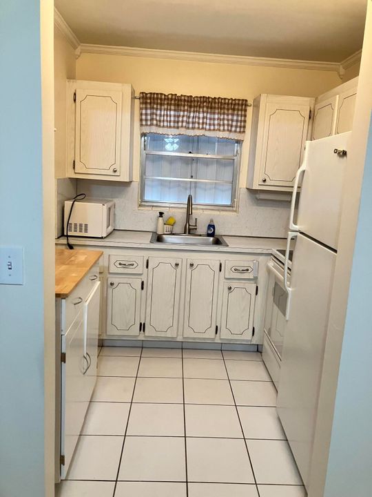 For Sale: $119,000 (1 beds, 1 baths, 646 Square Feet)