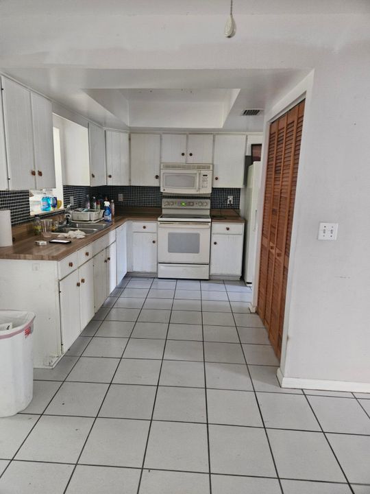 For Sale: $285,000 (2 beds, 2 baths, 1314 Square Feet)