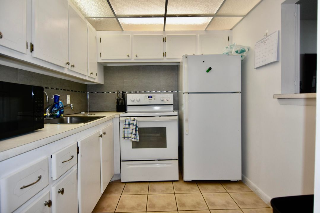 For Sale: $130,000 (1 beds, 1 baths, 700 Square Feet)