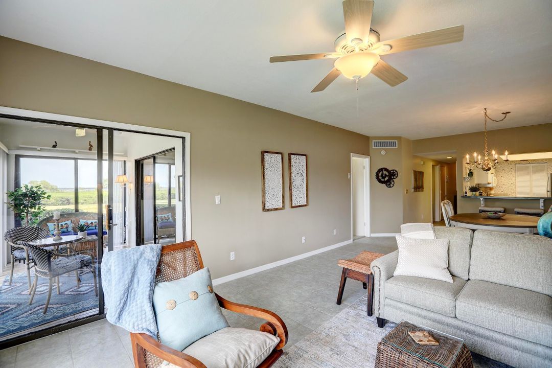 For Sale: $245,000 (2 beds, 2 baths, 1322 Square Feet)