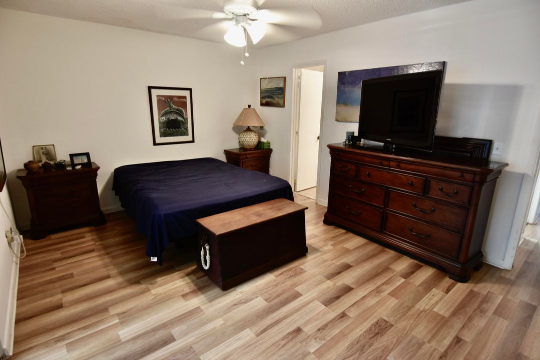 For Sale: $130,000 (1 beds, 1 baths, 700 Square Feet)