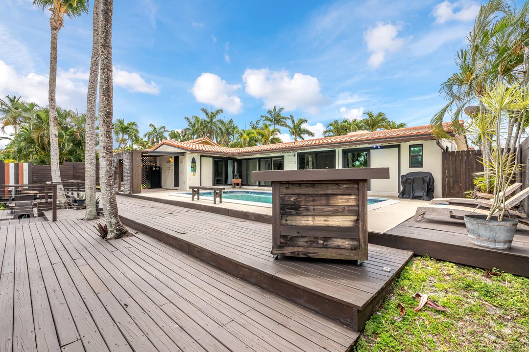 For Sale: $895,000 (3 beds, 2 baths, 1658 Square Feet)