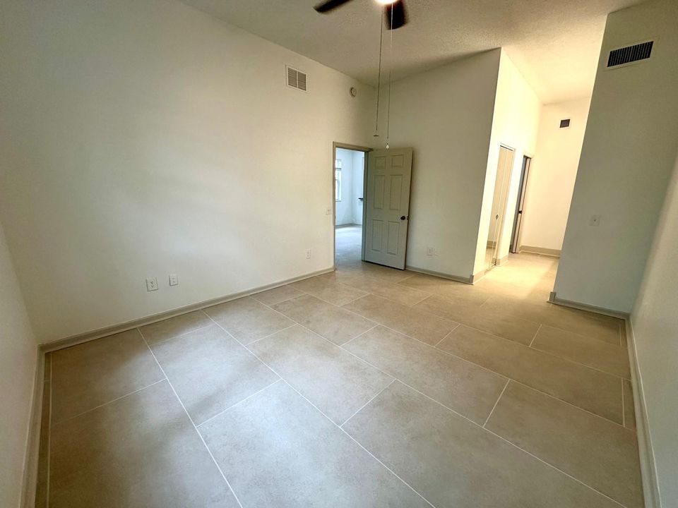 Active With Contract: $2,450 (2 beds, 2 baths, 1100 Square Feet)