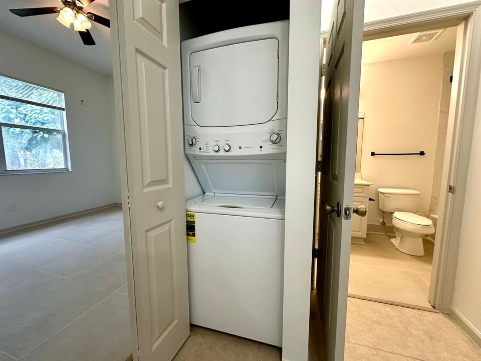 Active With Contract: $2,450 (2 beds, 2 baths, 1100 Square Feet)