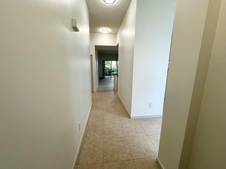 Active With Contract: $2,450 (2 beds, 2 baths, 1100 Square Feet)