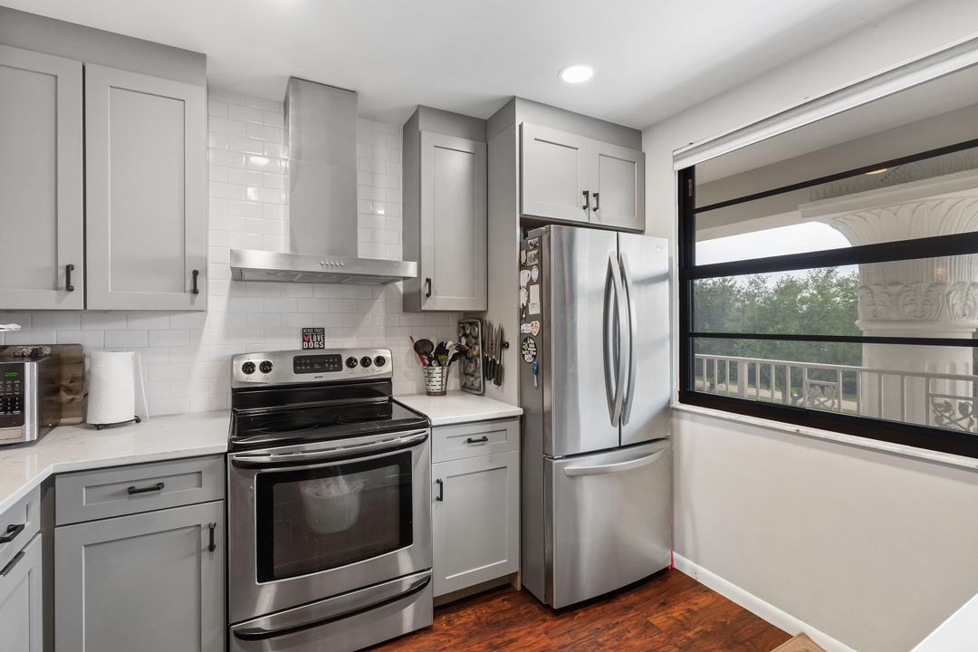 For Sale: $325,000 (2 beds, 2 baths, 1385 Square Feet)