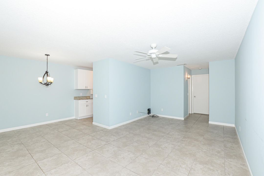 Active With Contract: $139,900 (1 beds, 1 baths, 800 Square Feet)