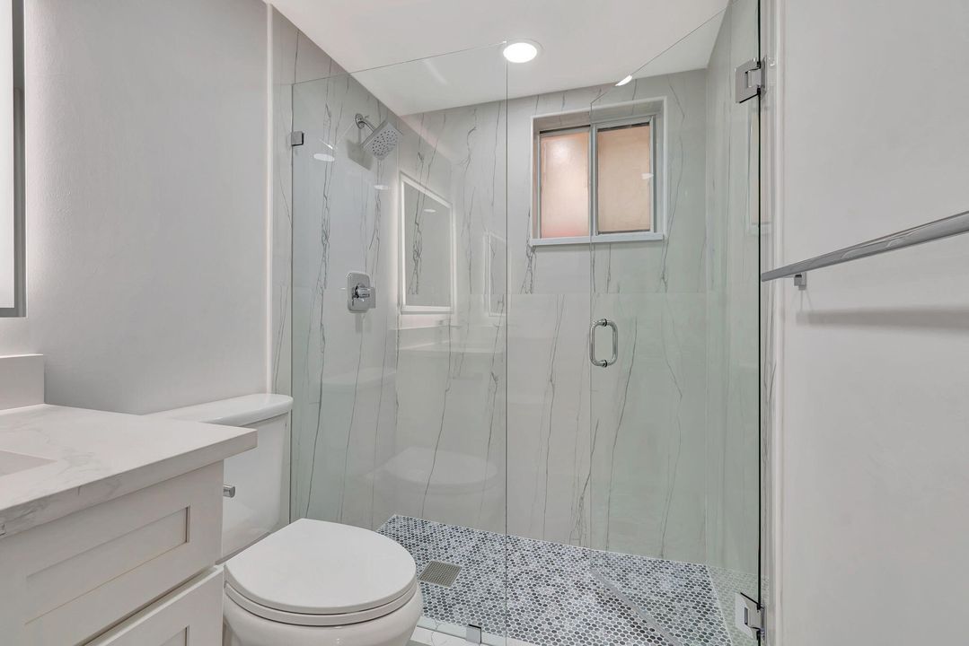 合同活跃: $280,000 (2 贝兹, 2 浴室, 930 平方英尺)