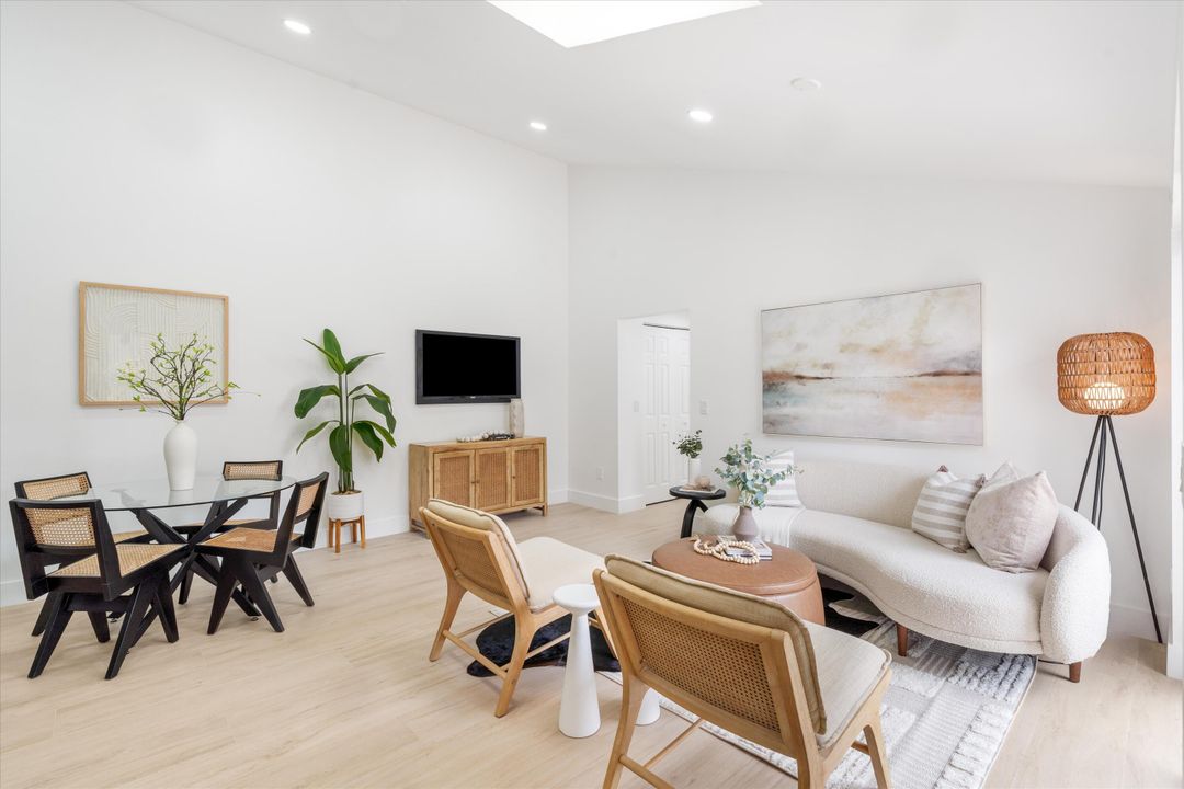 Active With Contract: $625,000 (2 beds, 2 baths, 1100 Square Feet)