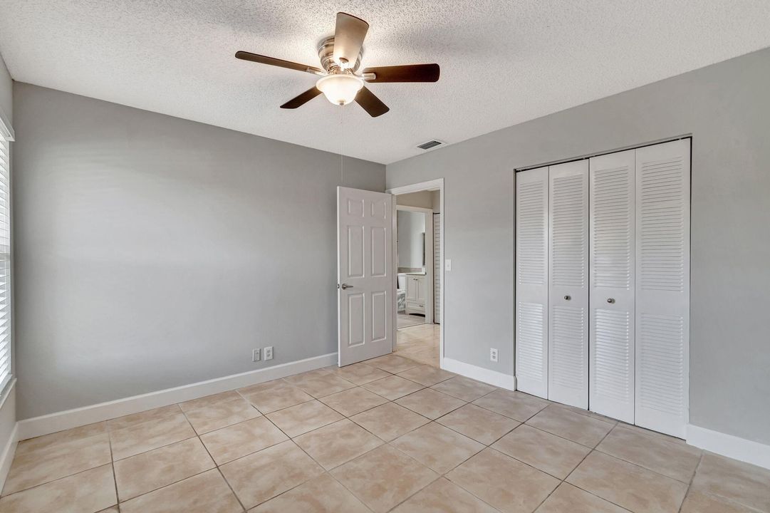 Active With Contract: $3,300 (3 beds, 2 baths, 1170 Square Feet)