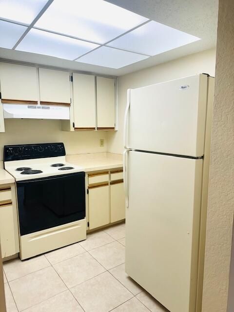 For Sale: $189,000 (2 beds, 2 baths, 782 Square Feet)