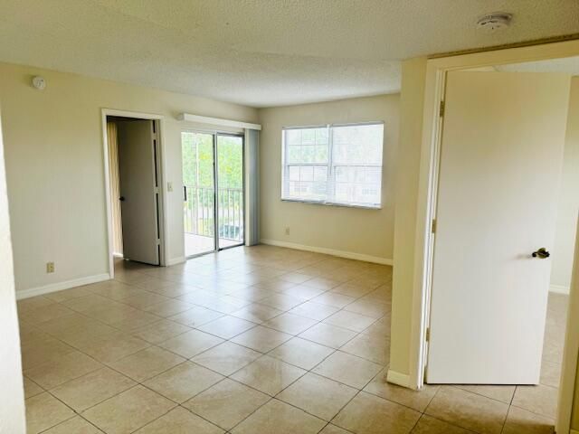 For Sale: $200,000 (2 beds, 2 baths, 782 Square Feet)