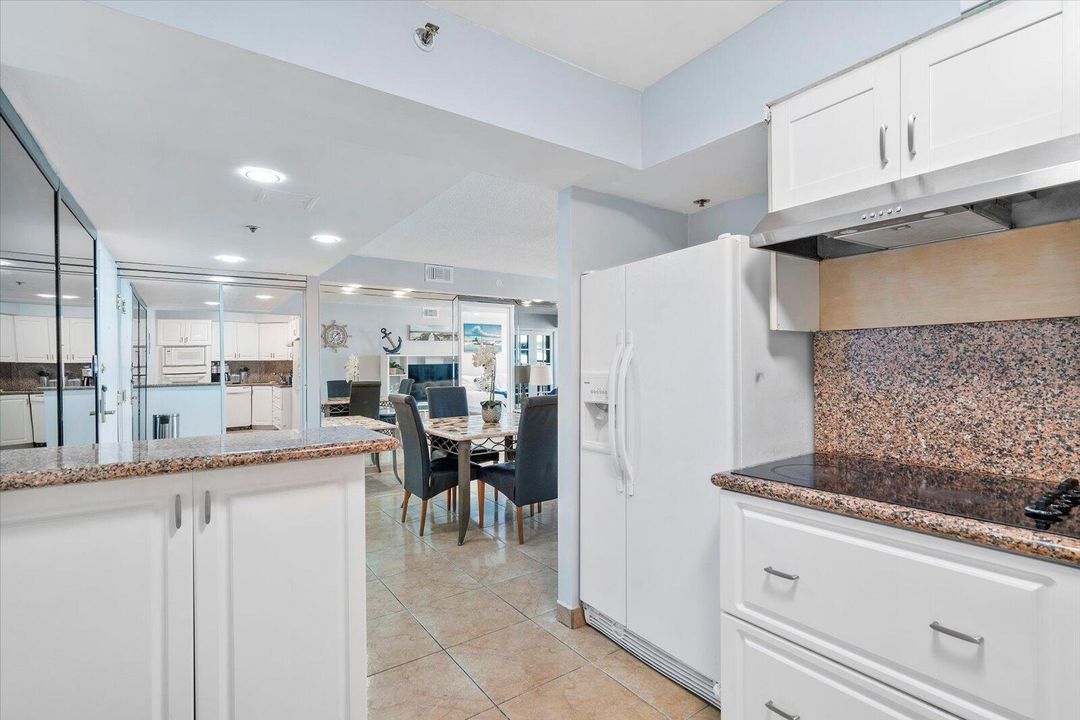 For Sale: $560,000 (2 beds, 2 baths, 960 Square Feet)
