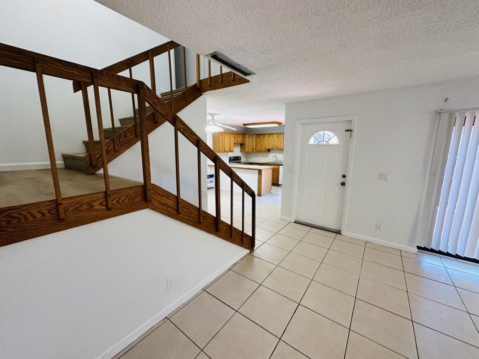 For Rent: $2,500 (2 beds, 2 baths, 1328 Square Feet)