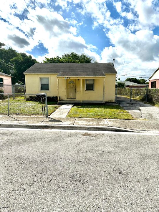 Recently Sold: $225,000 (3 beds, 1 baths, 1140 Square Feet)